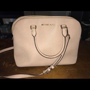 Beautiful Michael kors bags, used great condition